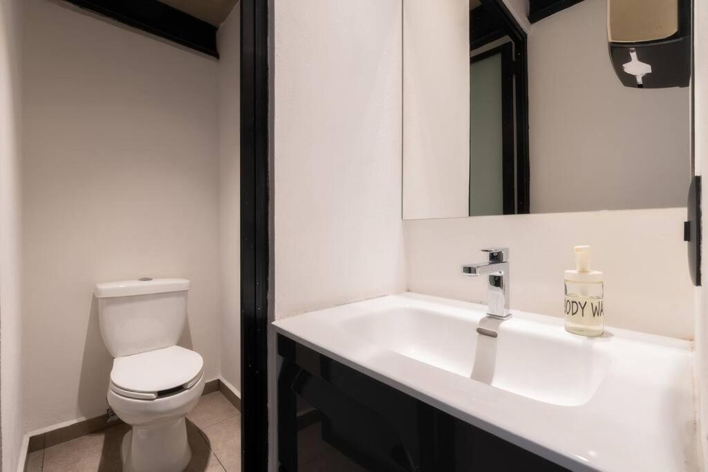 P501 2bdrm 2bath Ac Rooftop Apartment