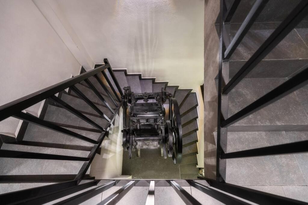 P501 2bdrm 2bath Ac Rooftop Apartment *