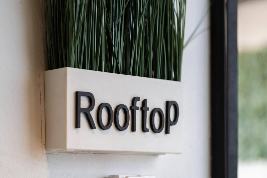 P501 2bdrm 2bath Ac Rooftop Apartment *